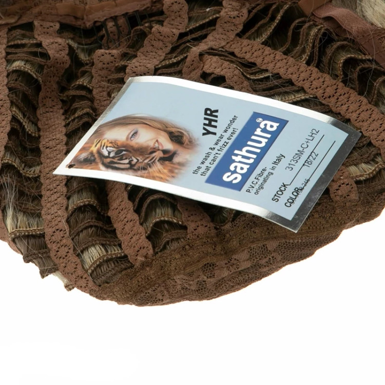 کلاه گیس ۳۵ سانتی صاف، رنگ زیتونی روشن، الیاف ابریشم حرارتی، جلوهای بُعددار