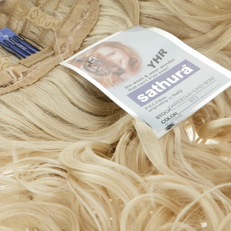 تصویر کلاه گیس بلوند روشن مدل DAREEN_A، با فرهای درشت و پرحجم، الیاف ضد حساسیت