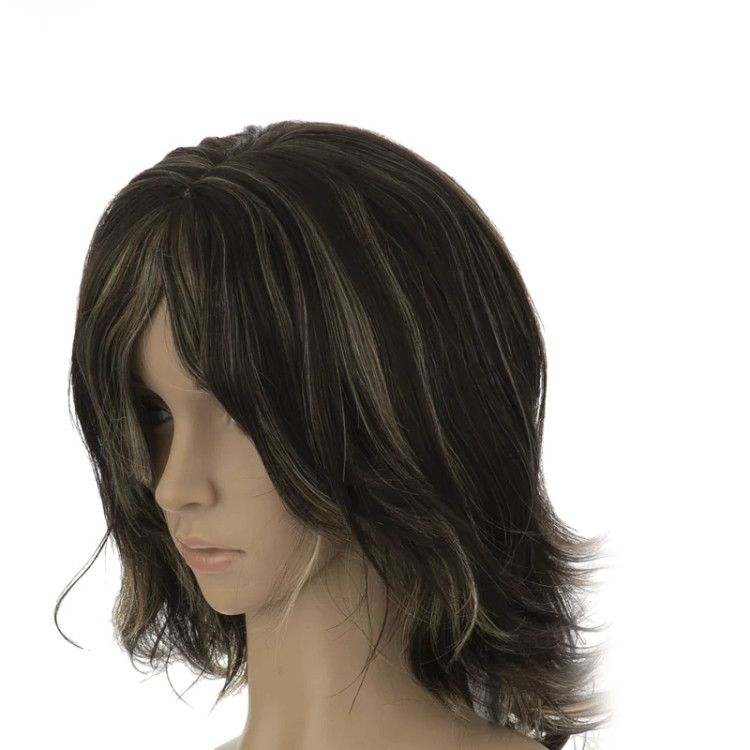 تصویر کلاه گیس قهوهای و طلایی مدل GRETA، دارای درخشش ملایم و جذابیت چشمنواز