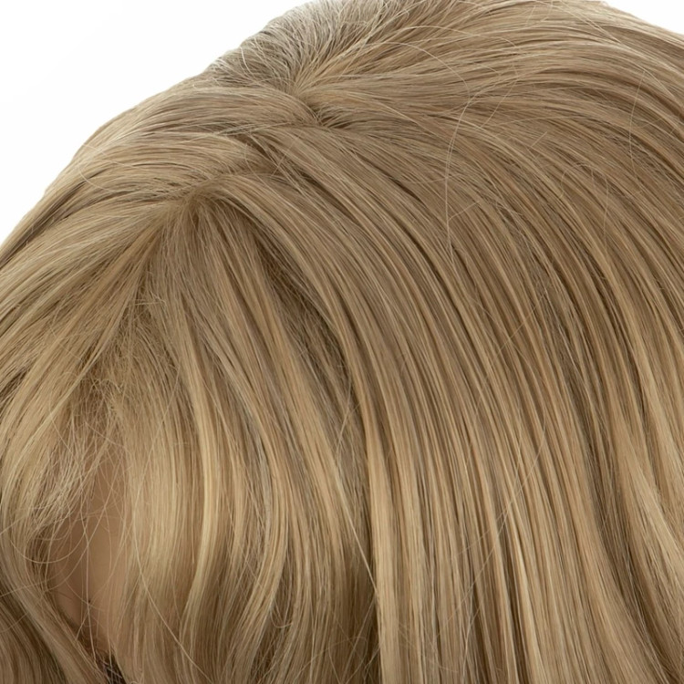 تصویر کلاه گیس بلوند کرم کنفی روشن مدل ۸۱۱۲۱، دارای فرق طبیعی و حالتپذیر