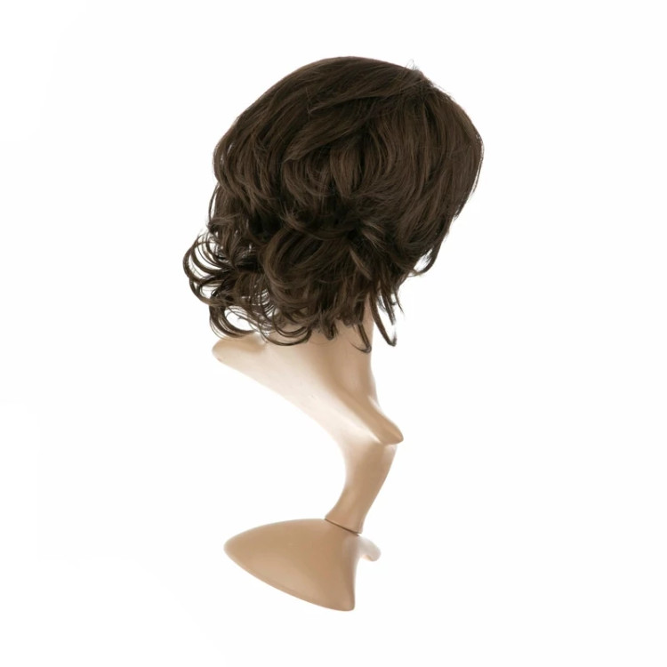 تصویر کلاه گیس فر کوتاه زیتونی تیره مدل BAMOO3، دارای فرق حالتپذیر، مناسب برای ظاهری متفاوت