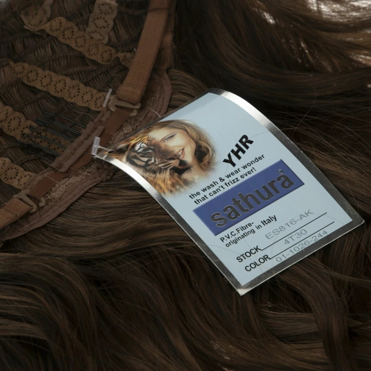 تصویر کلاه گیس تنباکویی تیره مدل ES_816، با فرهای باز رها، طراحی بدون فرق برای حجم بیشتر