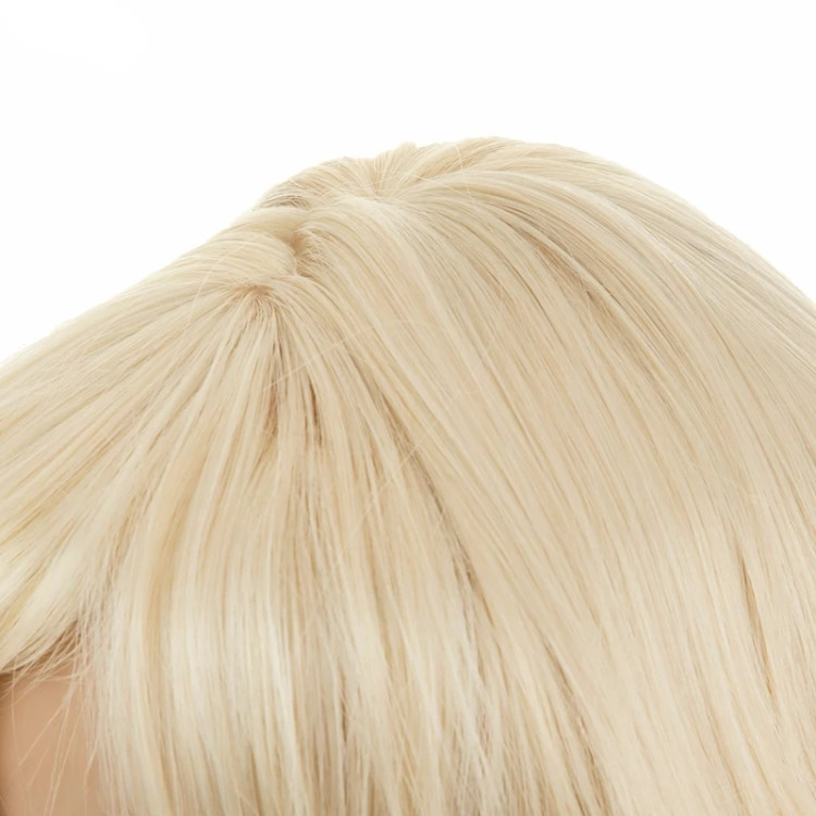 جزئیات کلاه گیس بلوند درخشان مدل ۸۹۴۳، دارای فرق ثابت طبیعی و قابلیت حالتدهی