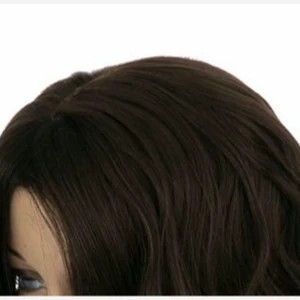 تصویر کلاه گیس پرحجم برند ساتورا، رنگ قهوهای شکلاتی گرم، مناسب استفاده روزمره و مجالس