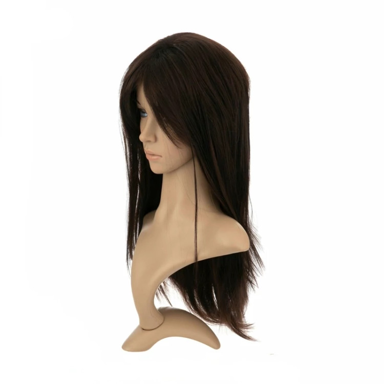 تصویر مدل با کلاه گیس ماهگونی تیره، مدل L24 AK، جلوهای متفاوت و بُعددار