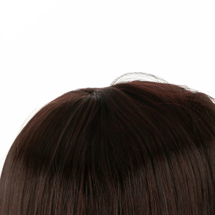 تصویر مدل با کلاه گیس شرابی تیره شیک، مدل FANLAN، مناسب استایلهای شبانه