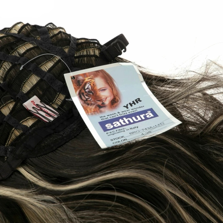 کلاه گیس ۵۰ سانتیمتری صاف، ترکیب رنگ مشکی طبیعی و هایلایت بلوند تیره، مناسب سشوار