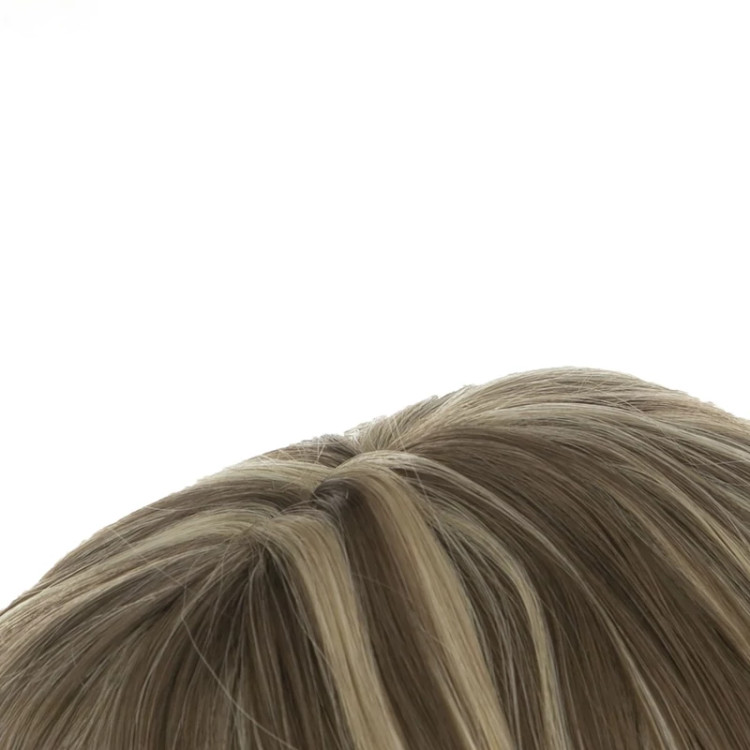 تصویر کلاه گیس زیتونی هایلایتدار مدل GRETA، با برش لیرخورده، مناسب استایل مدرن